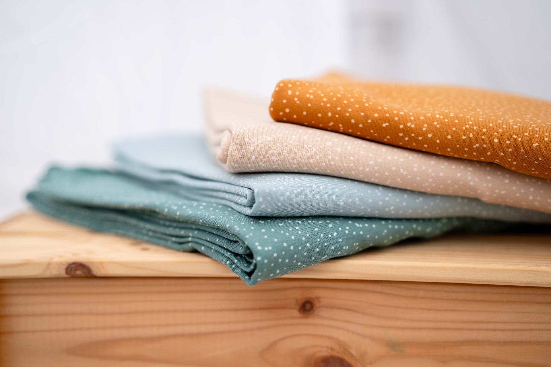 Verschiedene fair trade Biojerseys von Stoffonkel