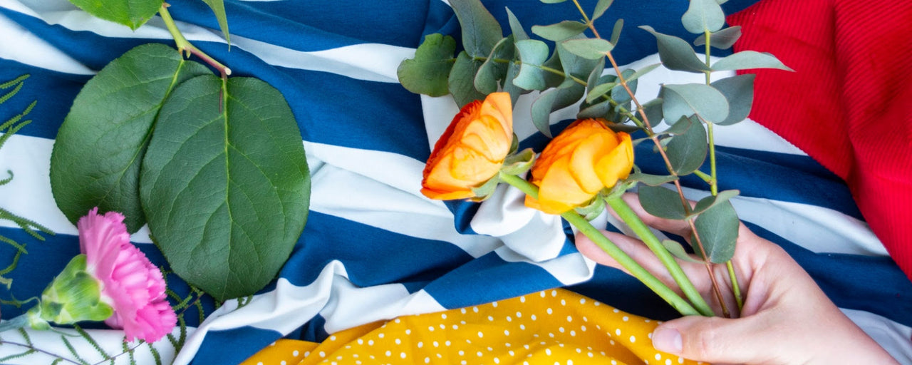 Biostoffe mit Sommerblumen