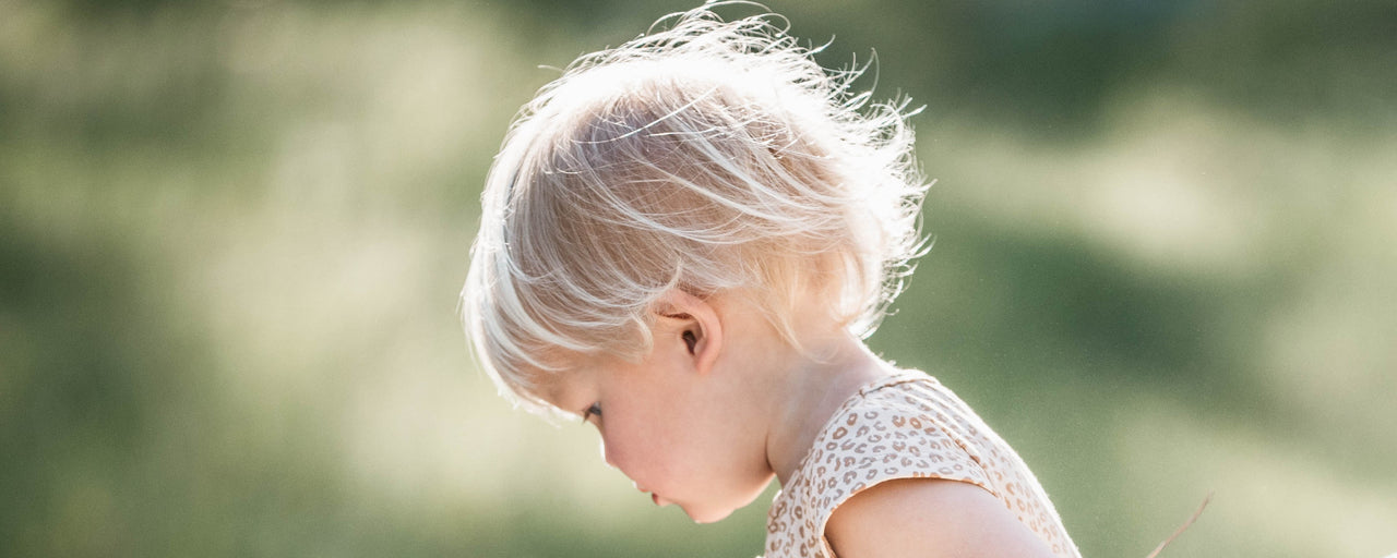 Baby eingewickelt in Bio Crincle rosa