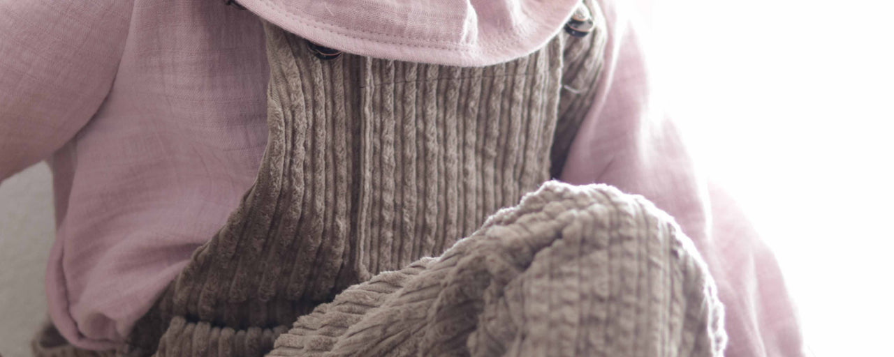 Latzhose aus Bio Cord