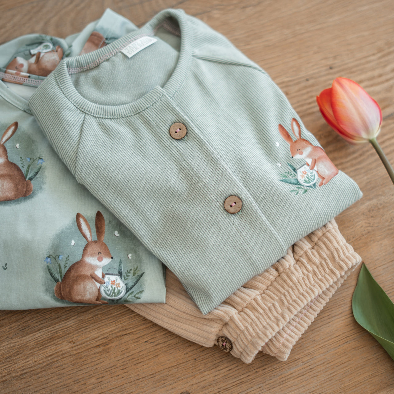 Tessuto jacquard biologico Fairtrade con motivo a coste verde argento (GOTS)