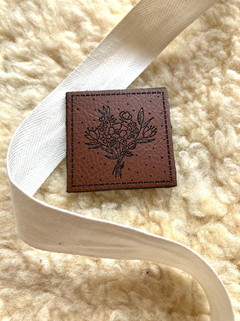 Etichetta in similpelle "Bouquet di fiori"