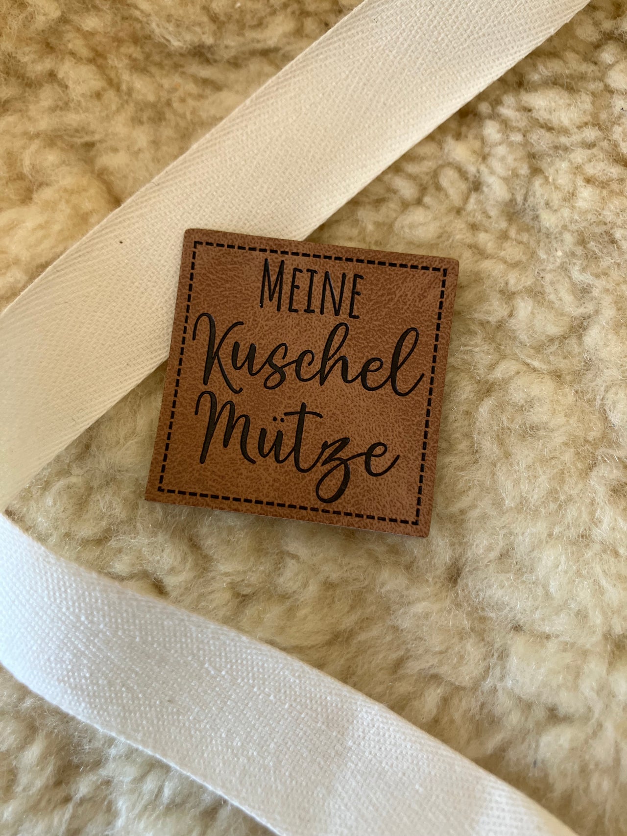 Etichetta in finta pelle "Cuddle Hat"