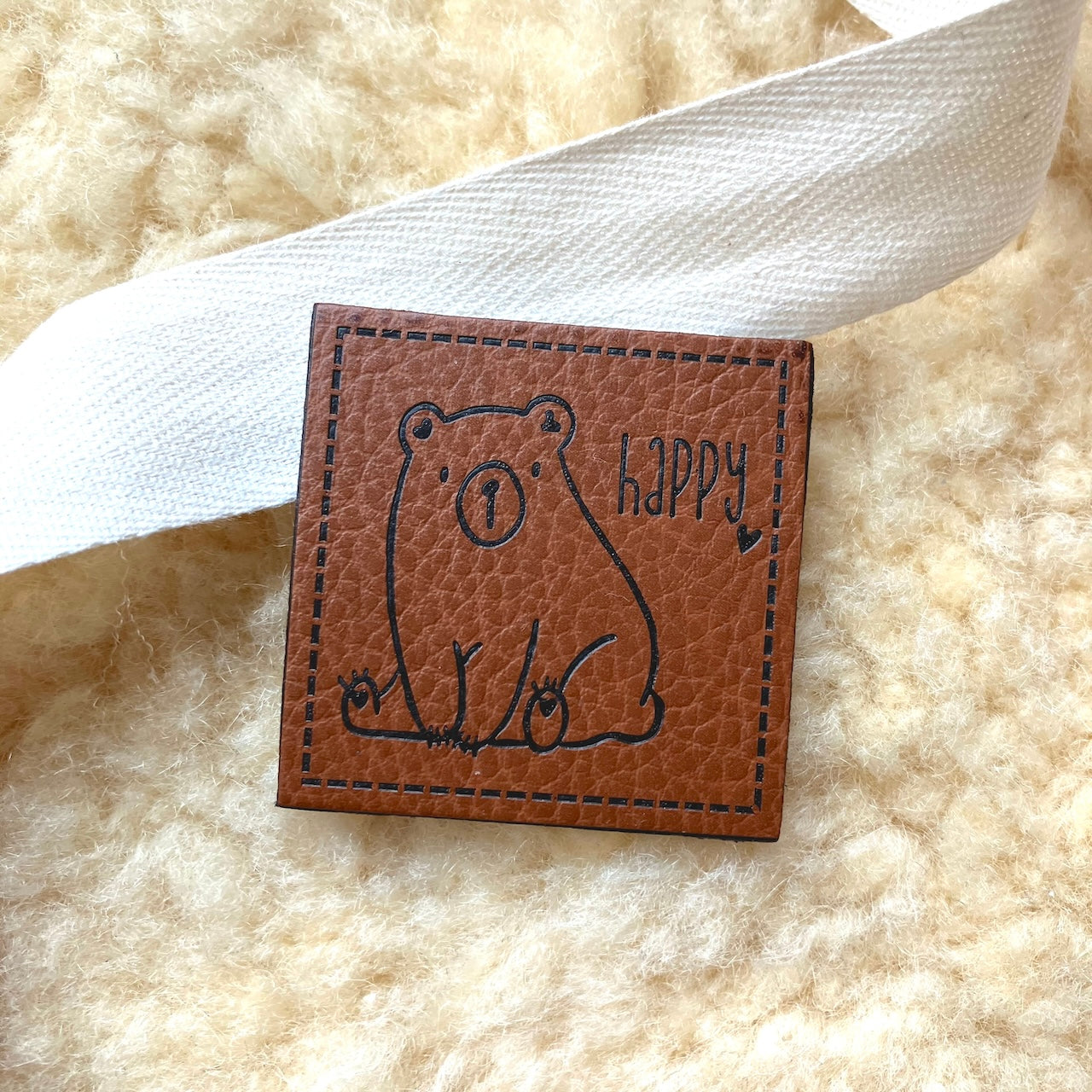 etichetta in finta pelle "Happy"
