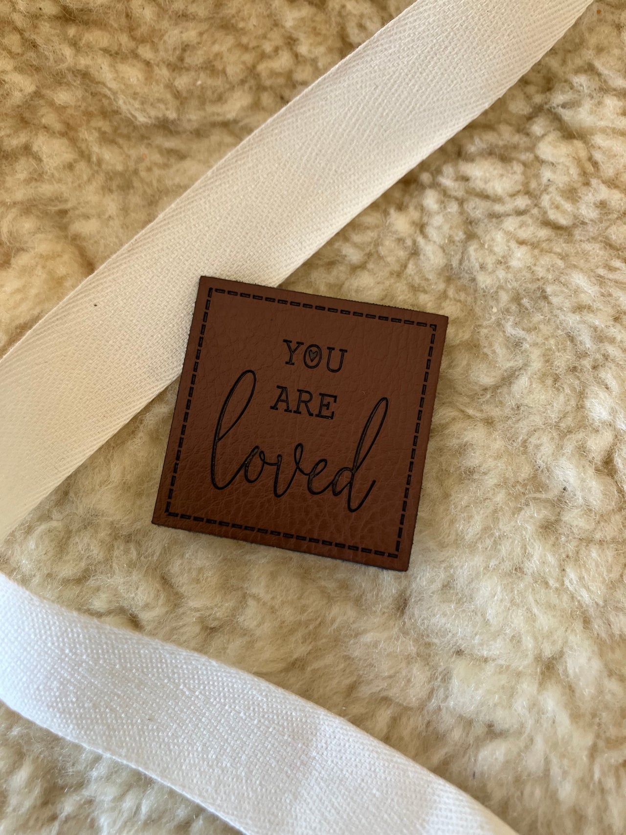 Kunstlederlabel "You are loved"
