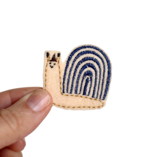 Écusson thermocollant « Escargot ne grandit pas »